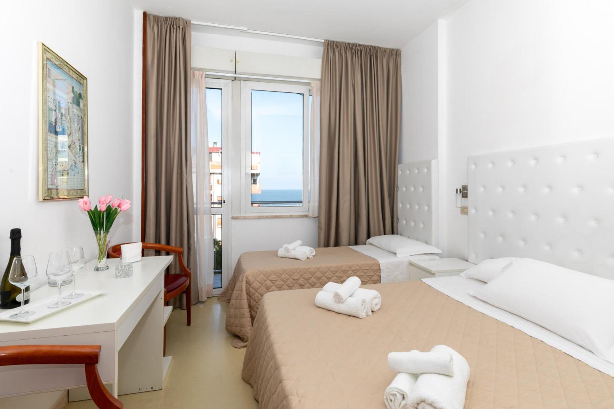 Hotel La Perla 리미니 외부 사진