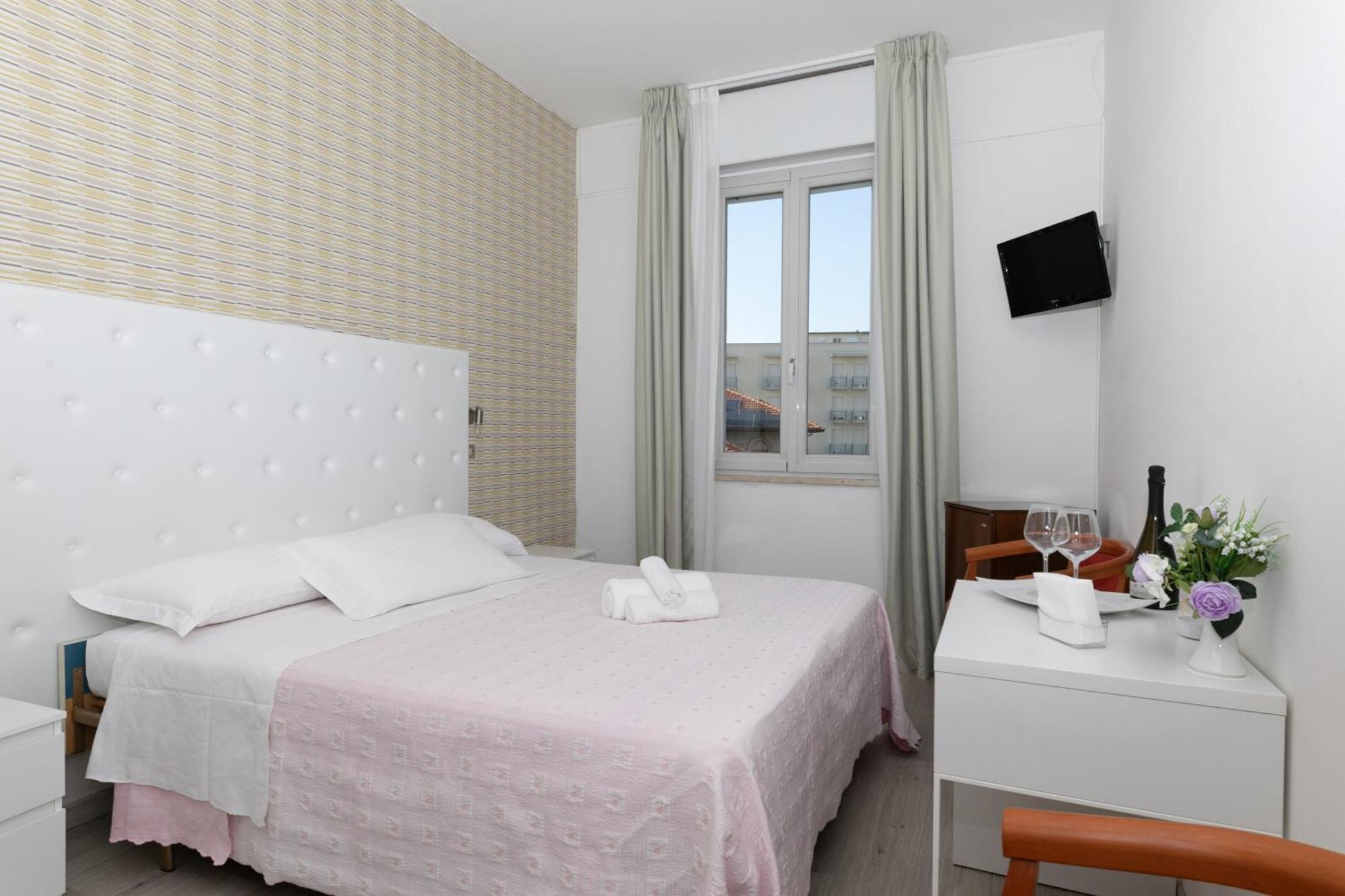 Hotel La Perla 리미니 외부 사진