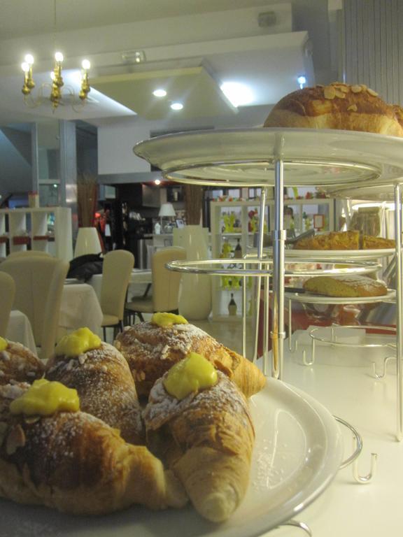 Hotel La Perla 리미니 외부 사진